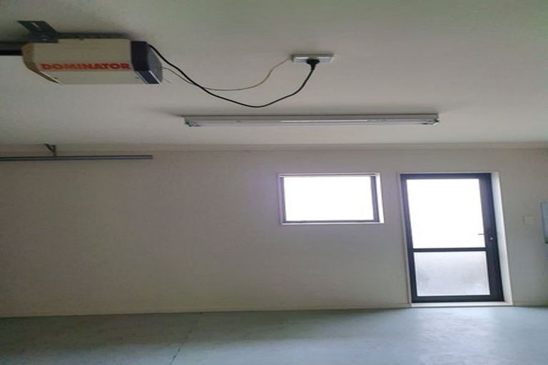 Photo of property in 52b Royal View Road, Te Atatu South, Auckland, 0610