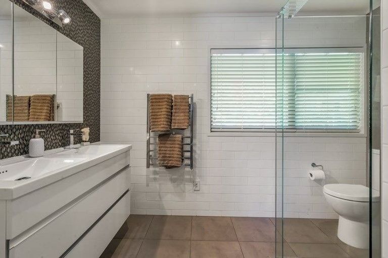 Photo of property in 338 Point View Drive, Shamrock Park, Auckland, 2016