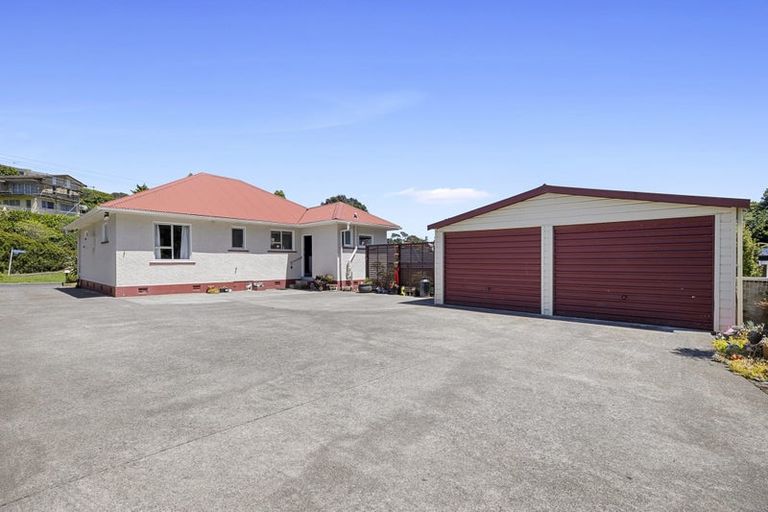 Photo of property in 51 Seaview Road, Marfell, New Plymouth, 4310