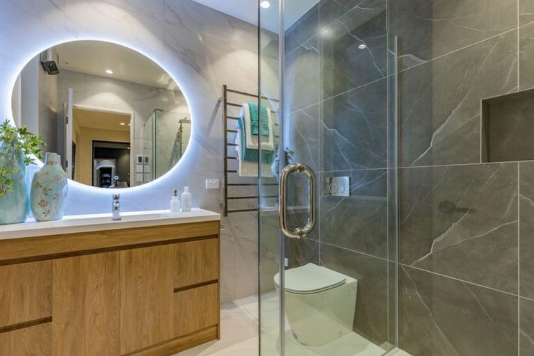 Photo of property in 4a The Parade, Bucklands Beach, Auckland, 2012