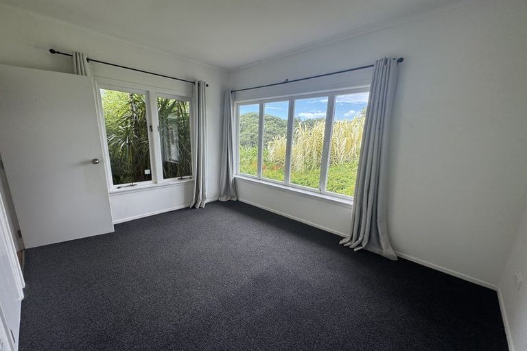 Photo of property in 27 Heath Avenue, Northcote, Auckland, 0627