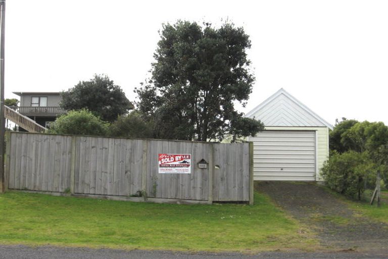 Photo of property in 132 Ocean Beach Road, Tairua, 3508