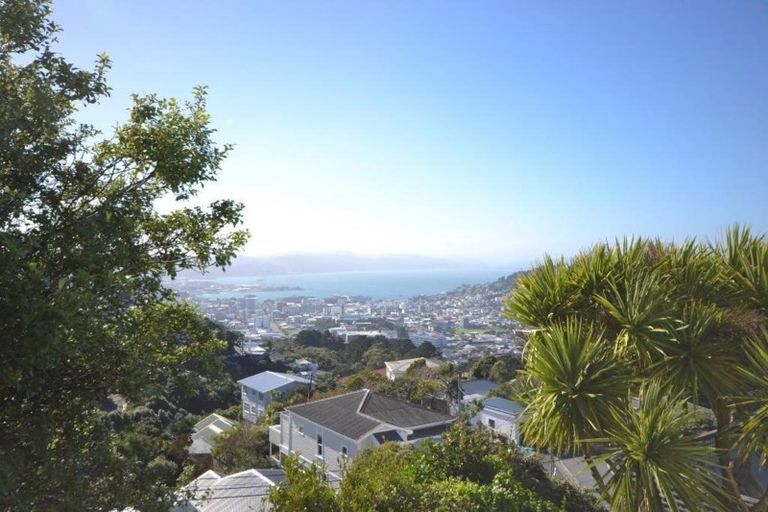 Photo of property in 35 Connaught Terrace, Brooklyn, Wellington, 6021