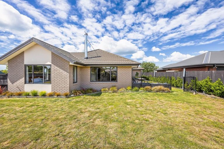 Photo of property in 10 Devlin Avenue, Rangiora, 7400