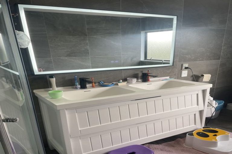 Photo of property in 43 Ponderosa Drive, Oteha, Auckland, 0632