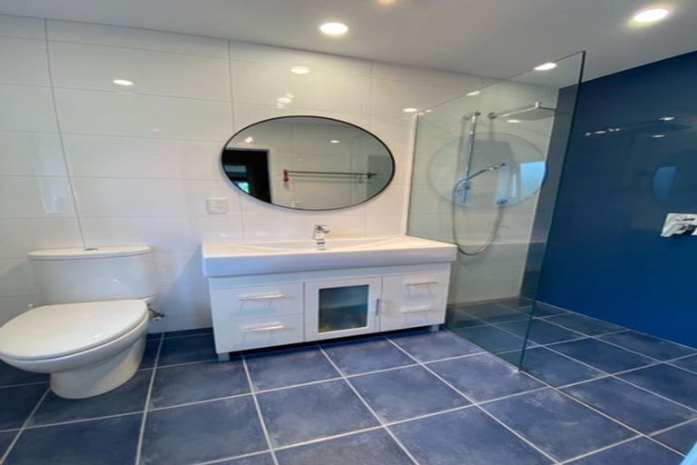 Photo of property in 105 Sandspit Road, Shelly Park, Auckland, 2014