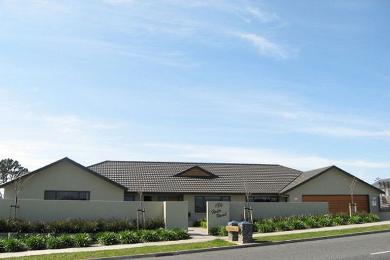 Photo of property in 186 Heta Road, Highlands Park, New Plymouth, 4312