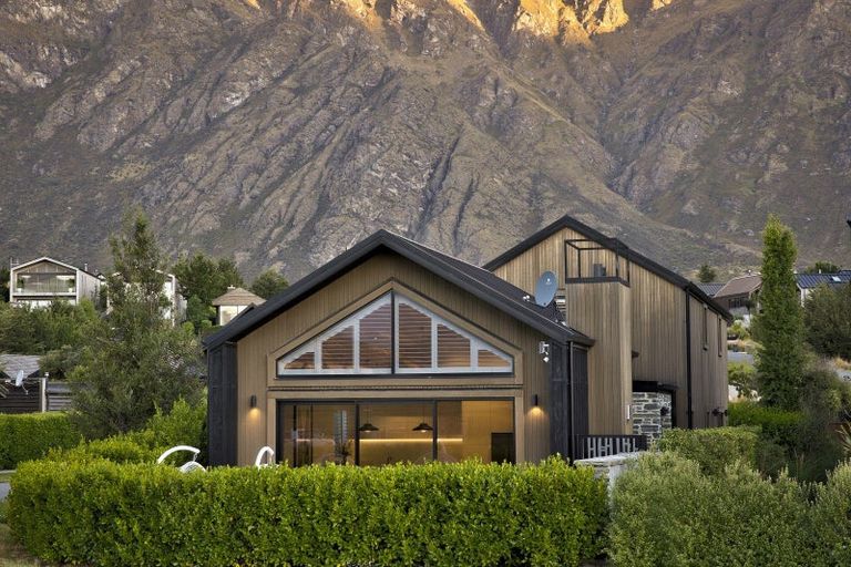 Photo of property in 8 Soudley Court, Jacks Point, Queenstown, 9371