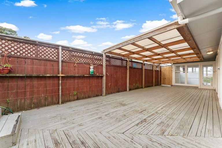 Photo of property in 6 Merville Avenue, Te Atatu South, Auckland, 0610