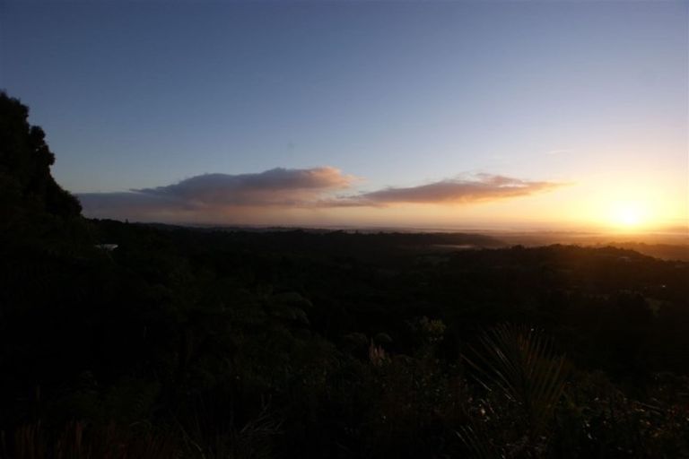 Photo of property in 850 West Coast Road, Waiatarua, Auckland, 0604