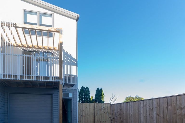 Photo of property in 8/2 Moor Avenue, Te Atatu Peninsula, Auckland, 0610