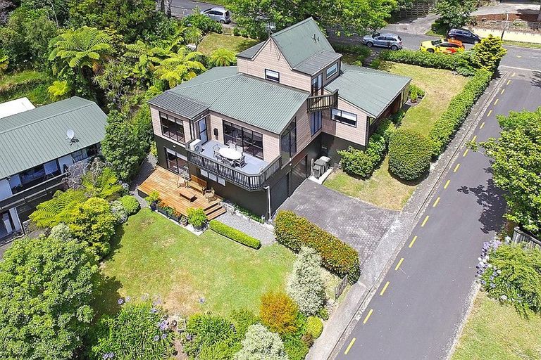 Photo of property in 3 Chichester Drive, Pinehaven, Upper Hutt, 5019