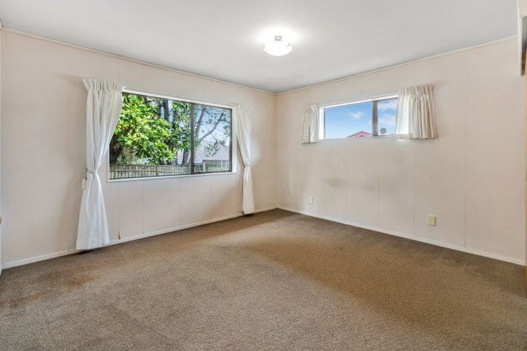 Photo of property in 3/2 Channing Crescent, Botany Downs, Auckland, 2010