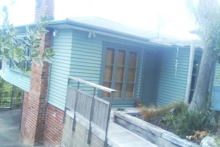 Photo of property in 14 Peter Terrace, Castor Bay, Auckland, 0620