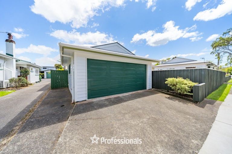 Photo of property in 32 Birdwood Road, Waterloo, Lower Hutt, 5011