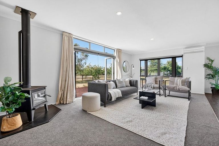 Photo of property in 8 Redwood Lane, Martinborough, 5711