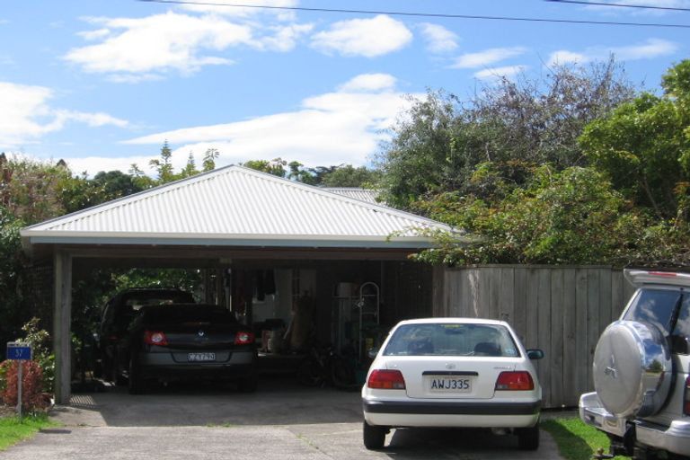Photo of property in 37 Lyons Avenue, Murrays Bay, Auckland, 0630