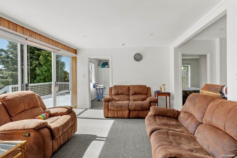 Photo of property in 808 East Coast Road, Oteha, Auckland, 0630