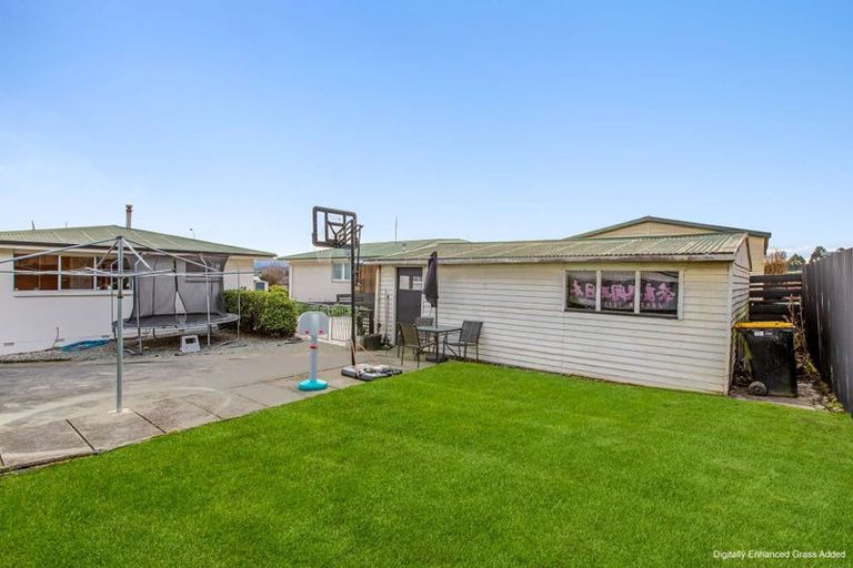 Photo of property in 2 Dale Crescent, East Gore, Gore, 9710