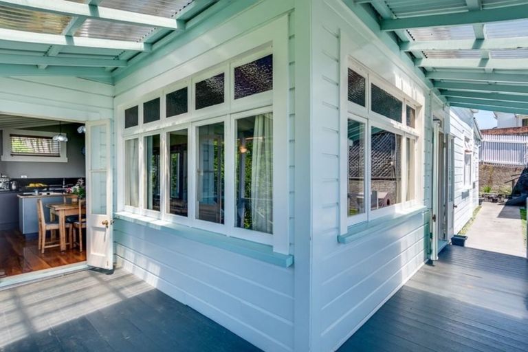 Photo of property in 7a Bay View Road, Bluff Hill, Napier, 4110