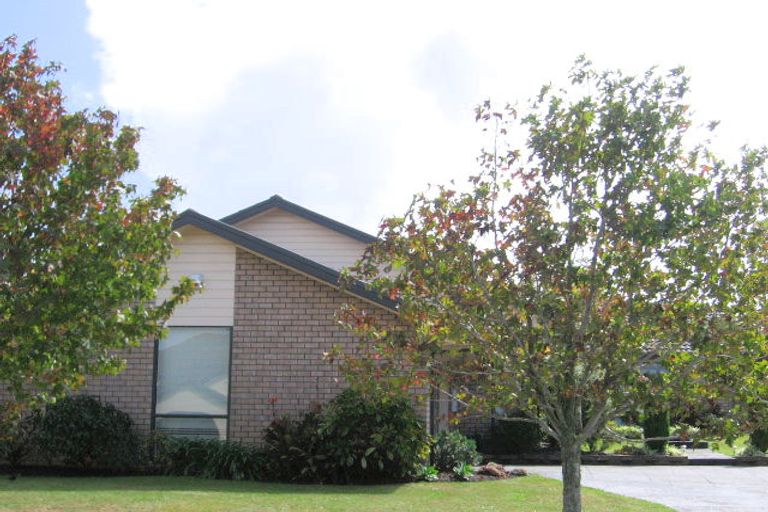 Photo of property in 37 Arirang Rise, Pinehill, Auckland, 0632