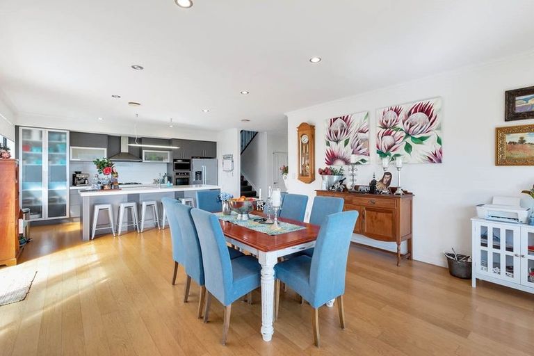 Photo of property in 2 Viridian Lane, Greenhithe, Auckland, 0632