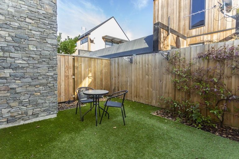 Photo of property in 2/41 Gracefield Avenue, Christchurch Central, Christchurch, 8013