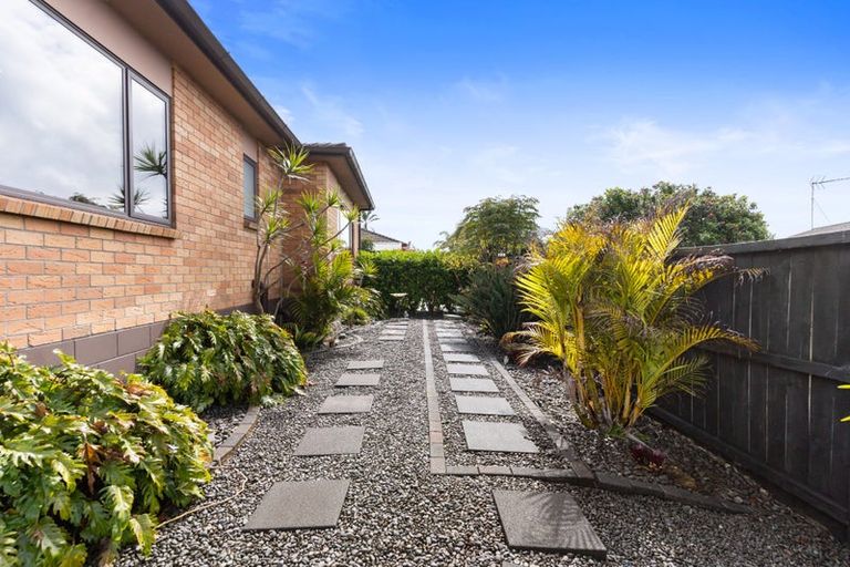 Photo of property in 53 Chesterfield Way, Orewa, 0931