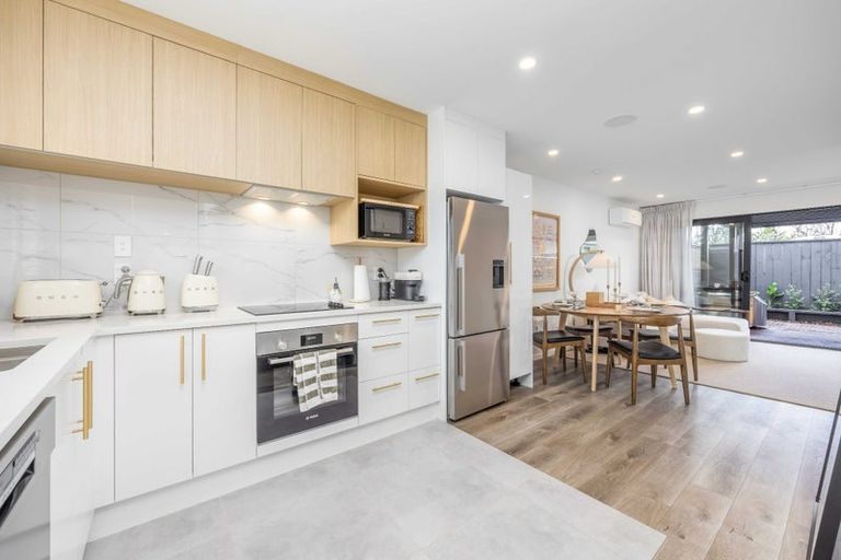 Photo of property in 9/5 Hikurangi Street, Te Atatu Peninsula, Auckland, 0610