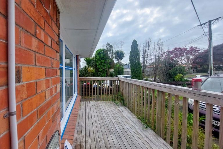 Photo of property in 1/9 Kirrie Avenue, Te Atatu South, Auckland, 0610