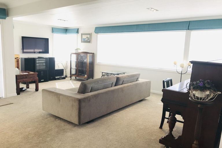 Photo of property in 23a Bournemouth Terrace, Murrays Bay, Auckland, 0630