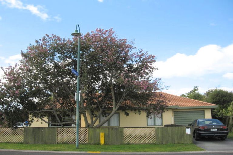 Photo of property in 35 Kane Road, Papamoa Beach, Papamoa, 3118