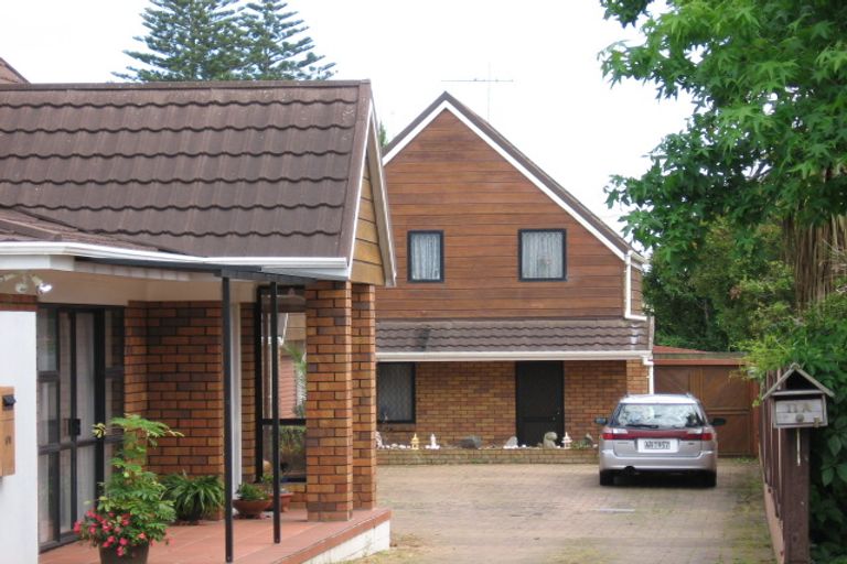 Photo of property in 2/11 Smale Street, Point Chevalier, Auckland, 1022