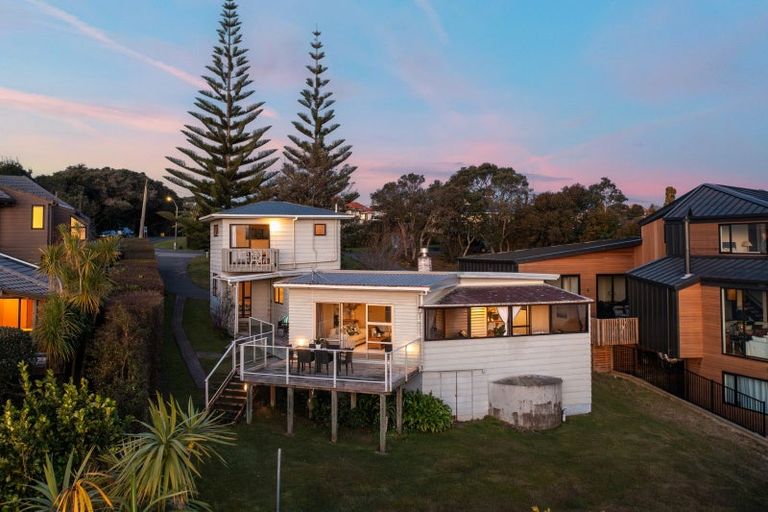 Photo of property in 24 The Crescent, Tindalls Beach, Whangaparaoa, 0930