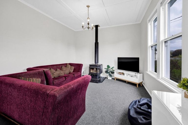 Photo of property in 5 Disraeli Street, Hawera, 4610