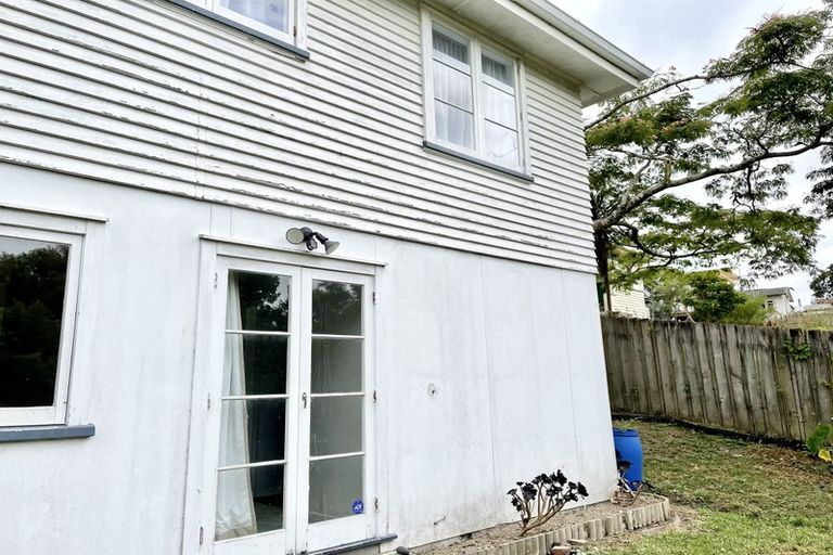 Photo of property in 28a Fruitvale Road, New Lynn, Auckland, 0600