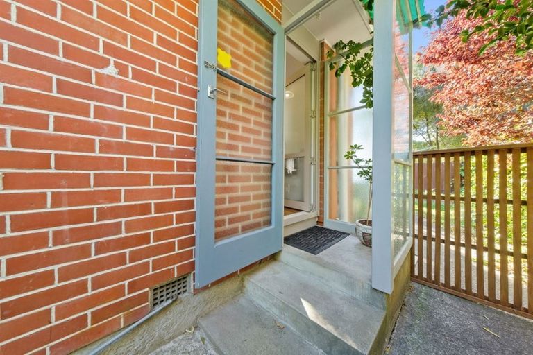 Photo of property in 2/11 Holliss Avenue, Cashmere, Christchurch, 8022