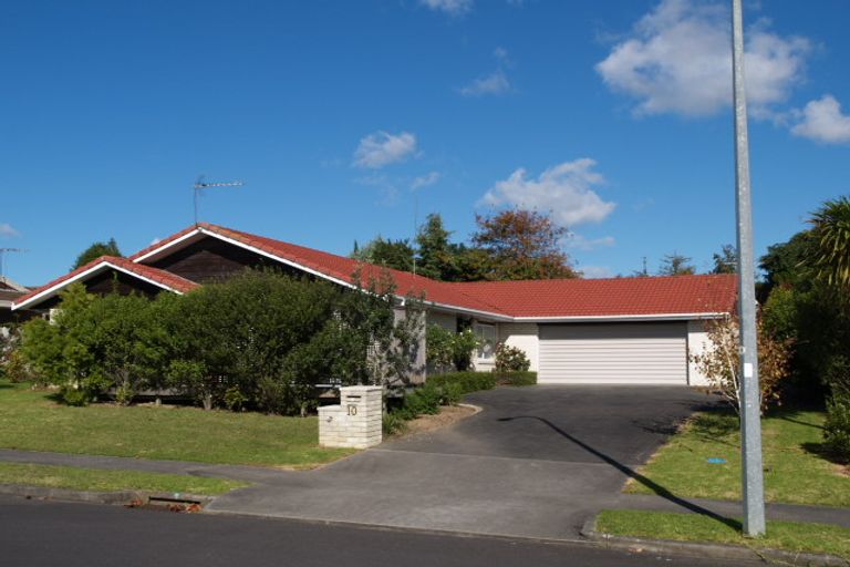 Photo of property in 10 West Fairway, Golflands, Auckland, 2013
