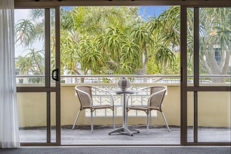 Photo of property in 13 Kahala Place, West Harbour, Auckland, 0618