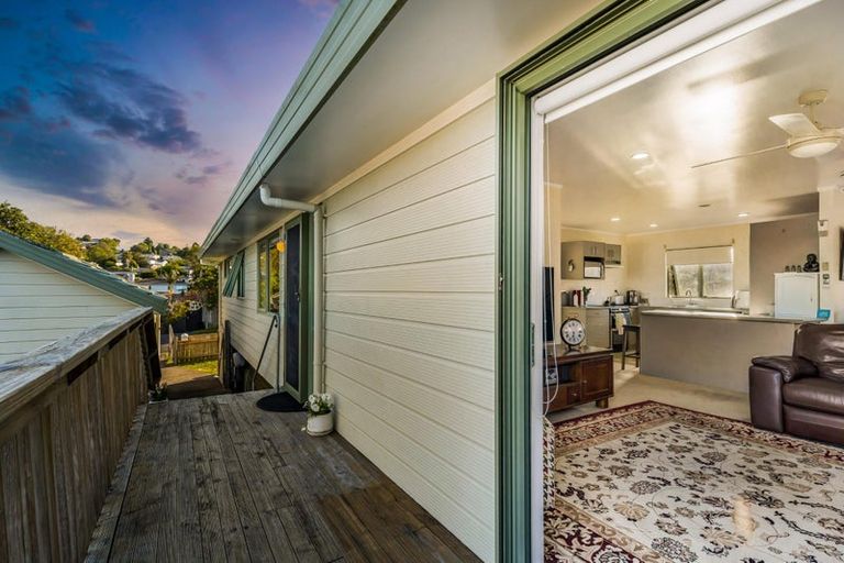 Photo of property in 11 Killygordon Place, Massey, Auckland, 0614