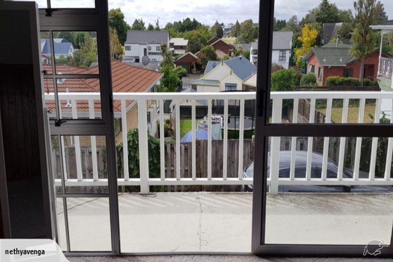 Photo of property in 32 Gilbass Avenue, Hamilton Lake, Hamilton, 3204