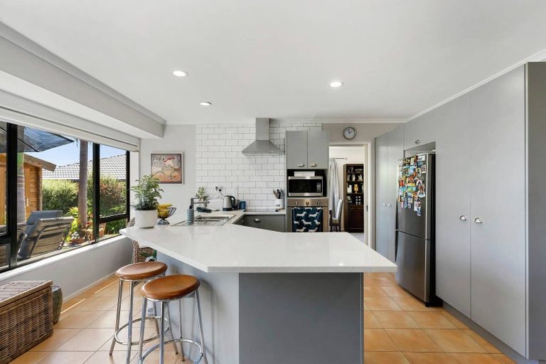 Photo of property in 4 Mullagh Place, East Tamaki Heights, Auckland, 2016