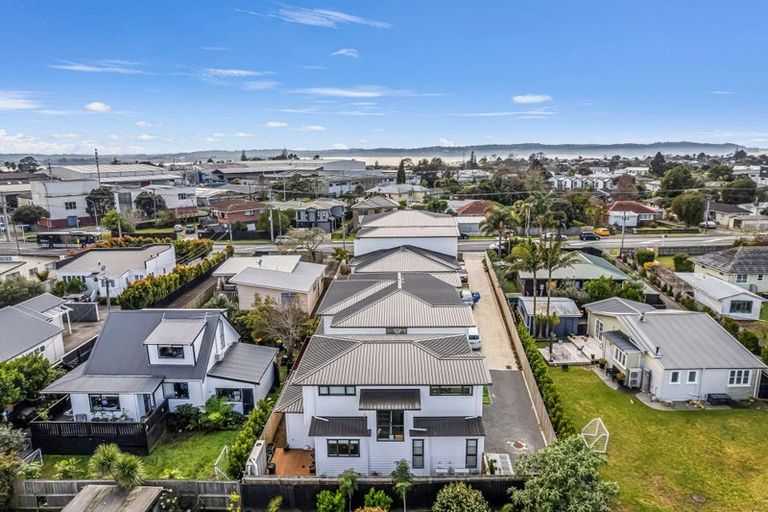 Photo of property in 6/684 Te Atatu Road, Te Atatu Peninsula, Auckland, 0610