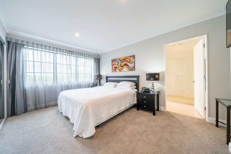 Photo of property in 29 Padnell Crescent, Paparangi, Wellington, 6037