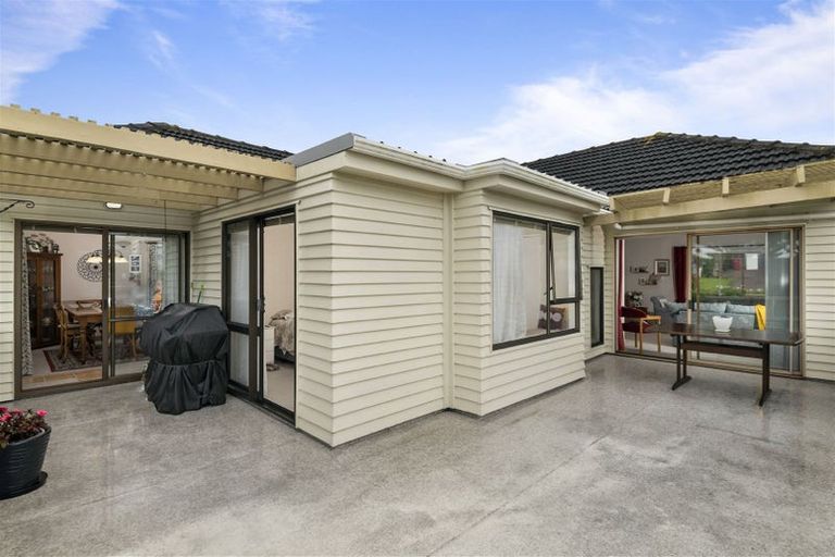 Photo of property in 1/10 Kiteroa Terrace, Rothesay Bay, Auckland, 0630