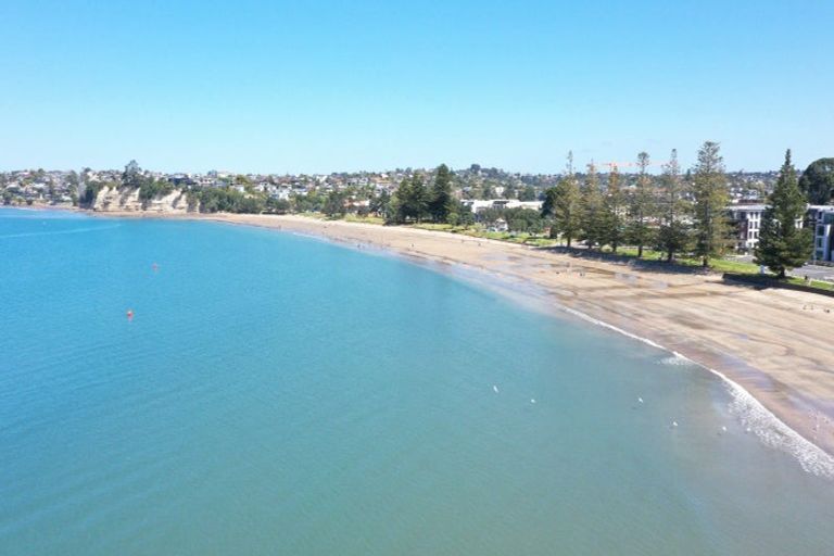 Photo of property in 1/28 Manly Esplanade, Browns Bay, Auckland, 0630