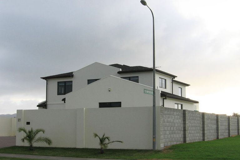 Photo of property in 27 Barrett Drive, Waikanae Beach, Waikanae, 5036