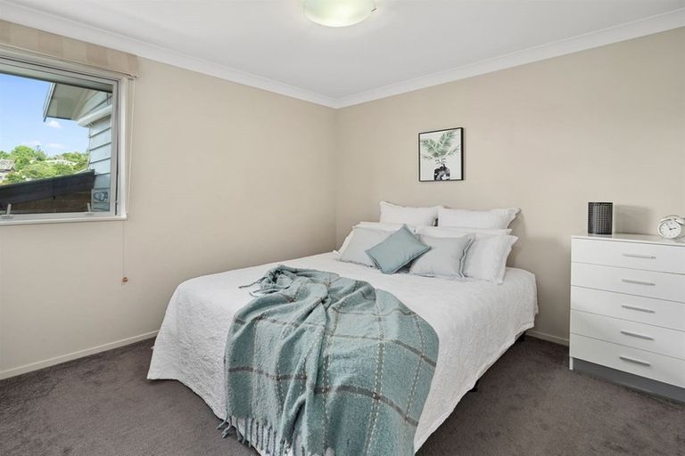 Photo of property in 39 Namsan Close, Fairview Heights, Auckland, 0632