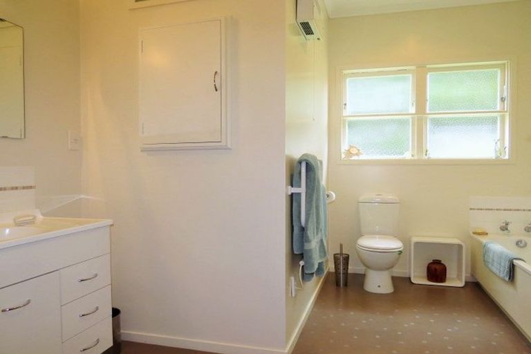 Photo of property in 4 Faraday Street, Carterton, 5713