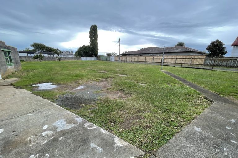 Photo of property in 222 Te Atatu Road, Te Atatu South, Auckland, 0610